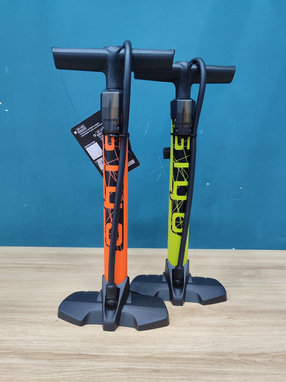 Bơm sàn mini Giyo GF-45 bơm cho van honda và van xe đạp, kèm theo kim bơm bóng và đầu van bơm phao bơi, nệm hơi