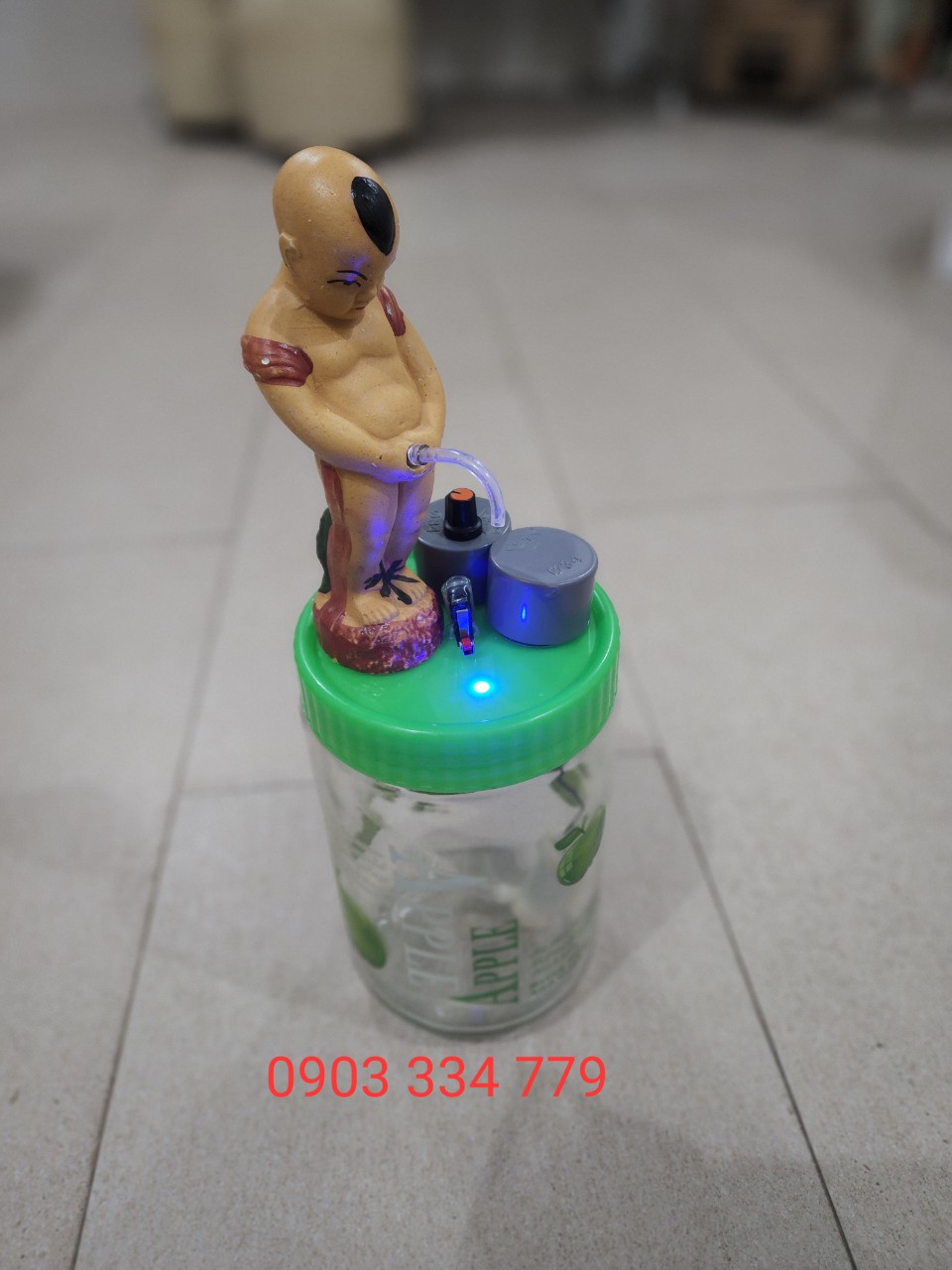 Bình rót ruou tự động thủy tinh chú tiểu 2 lít mãu ngẫu nhiên