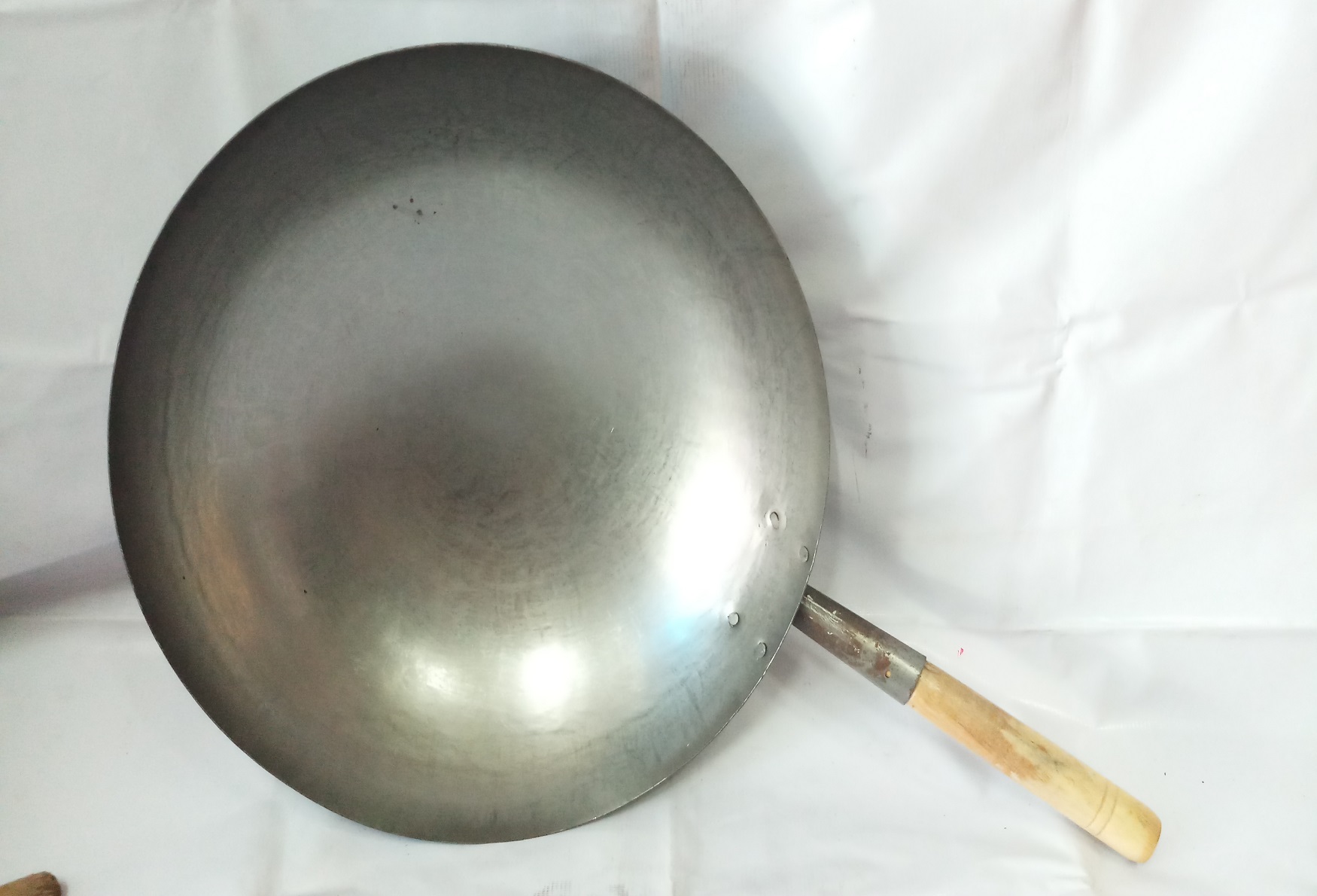 CHẢO THÉP 1 TAY CẦM 44CM CÁN GỖ CHIÊN CƠM,HỦ TIẾU XÀO,MÌ XÀO GIÒN