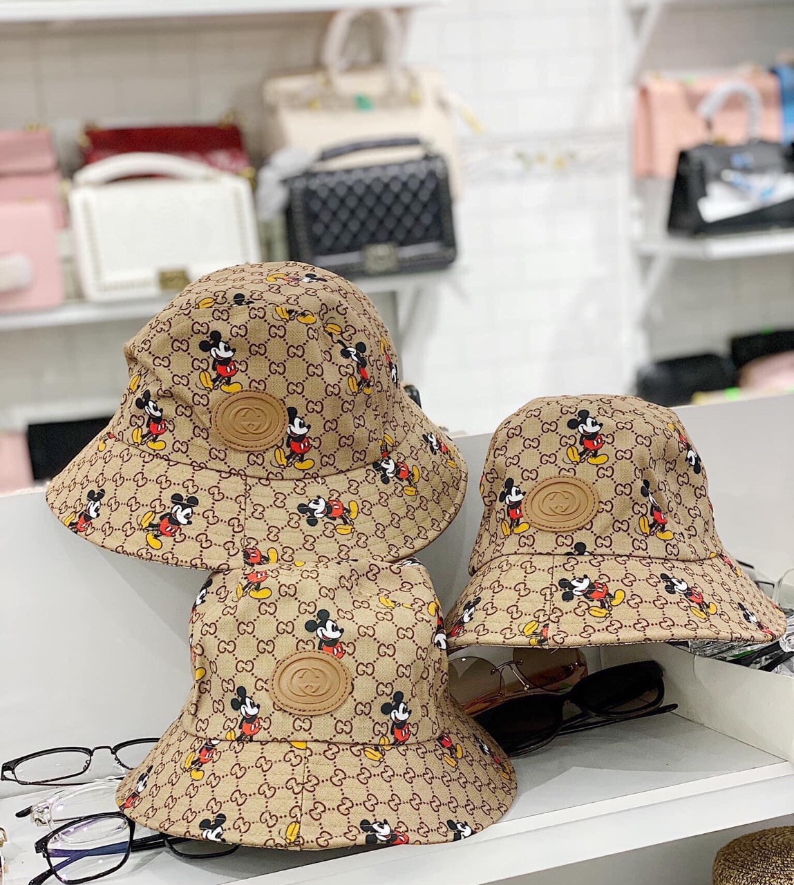 Nón Bucket / Nón Vành Tròn Hoạ Tiết Chuột Micky Hottrend Gắn Logo GC
