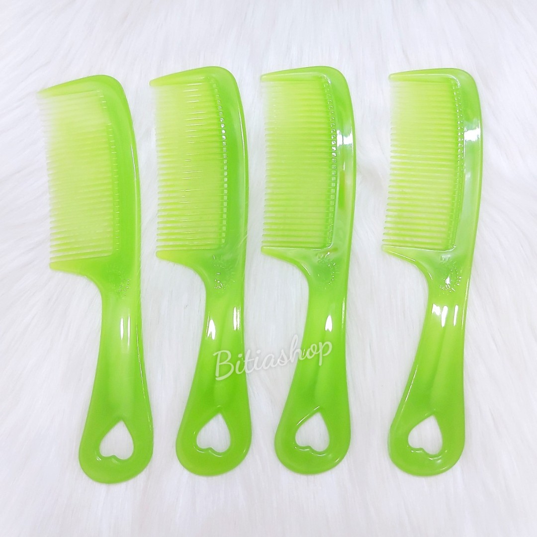 1 cây lược chải tóc cán dẻo màu xanh lớn nhỏ