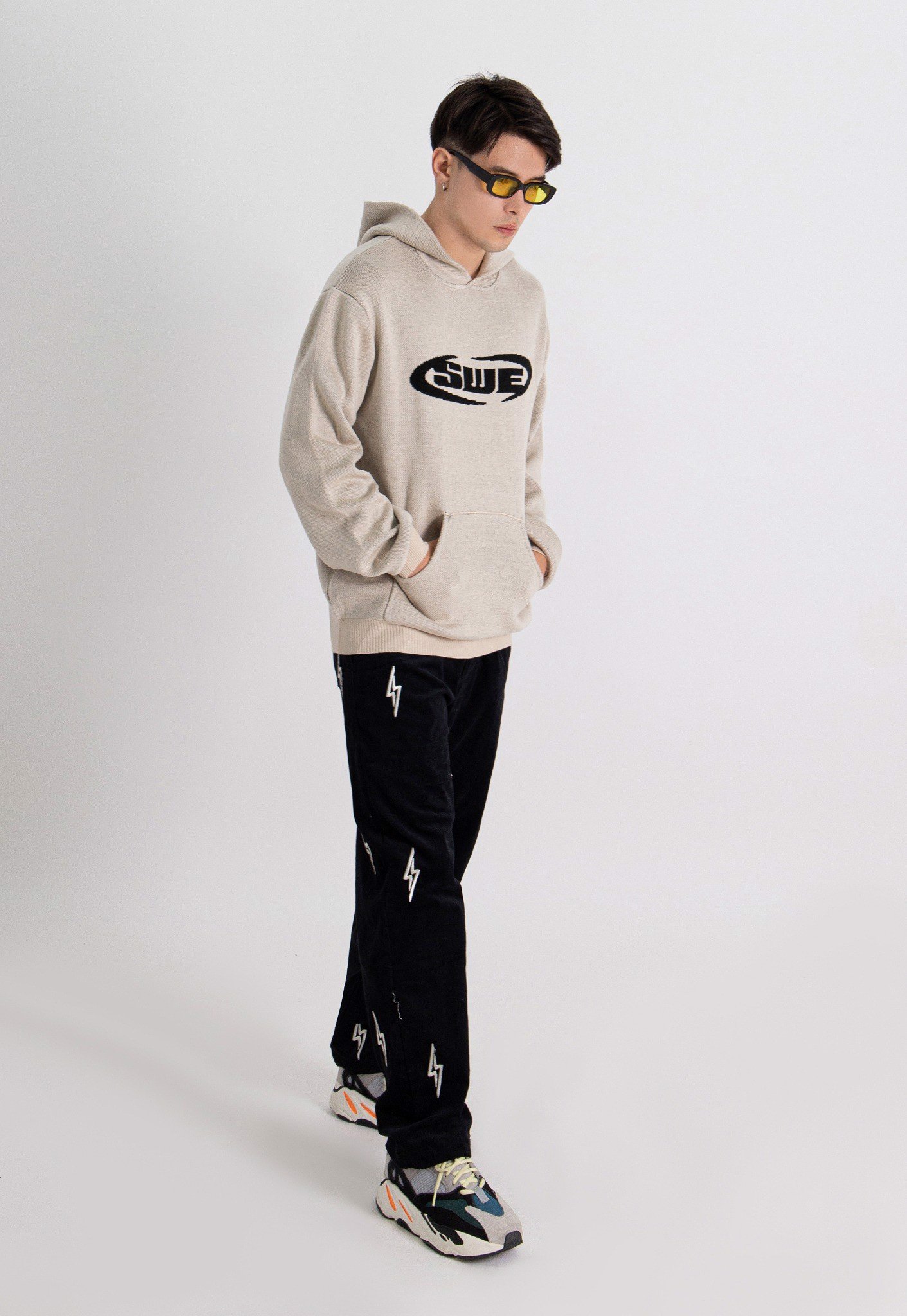 Quần dài nam swe bolt corduroy pants/ black / vải nhung dày dặn, form tôn dáng.