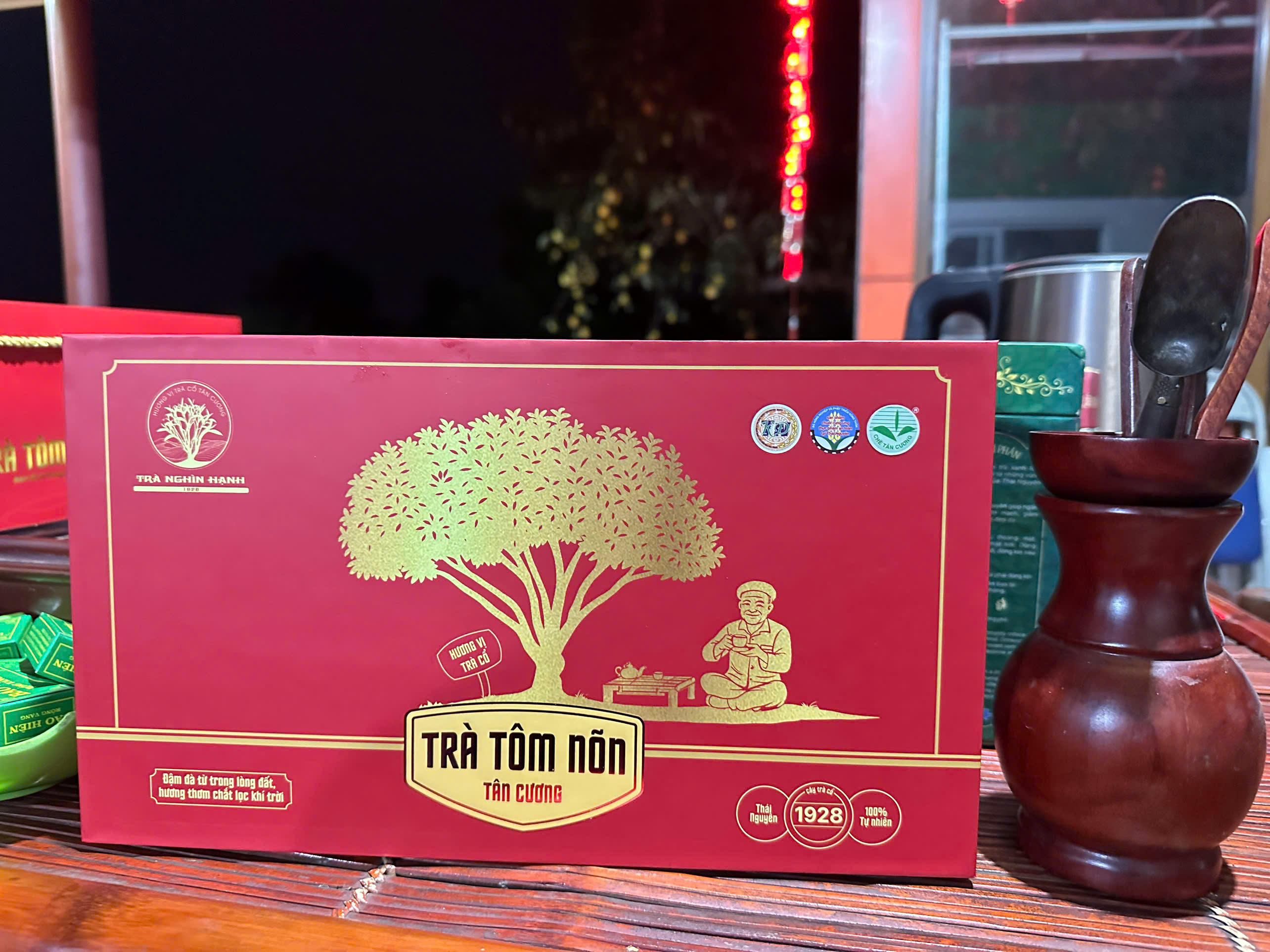 Hộp Trà Tôm Nõn Tân Cương Thượng Hạng - Trà Nghìn Hạnh ( 500g kèm túi xách )
