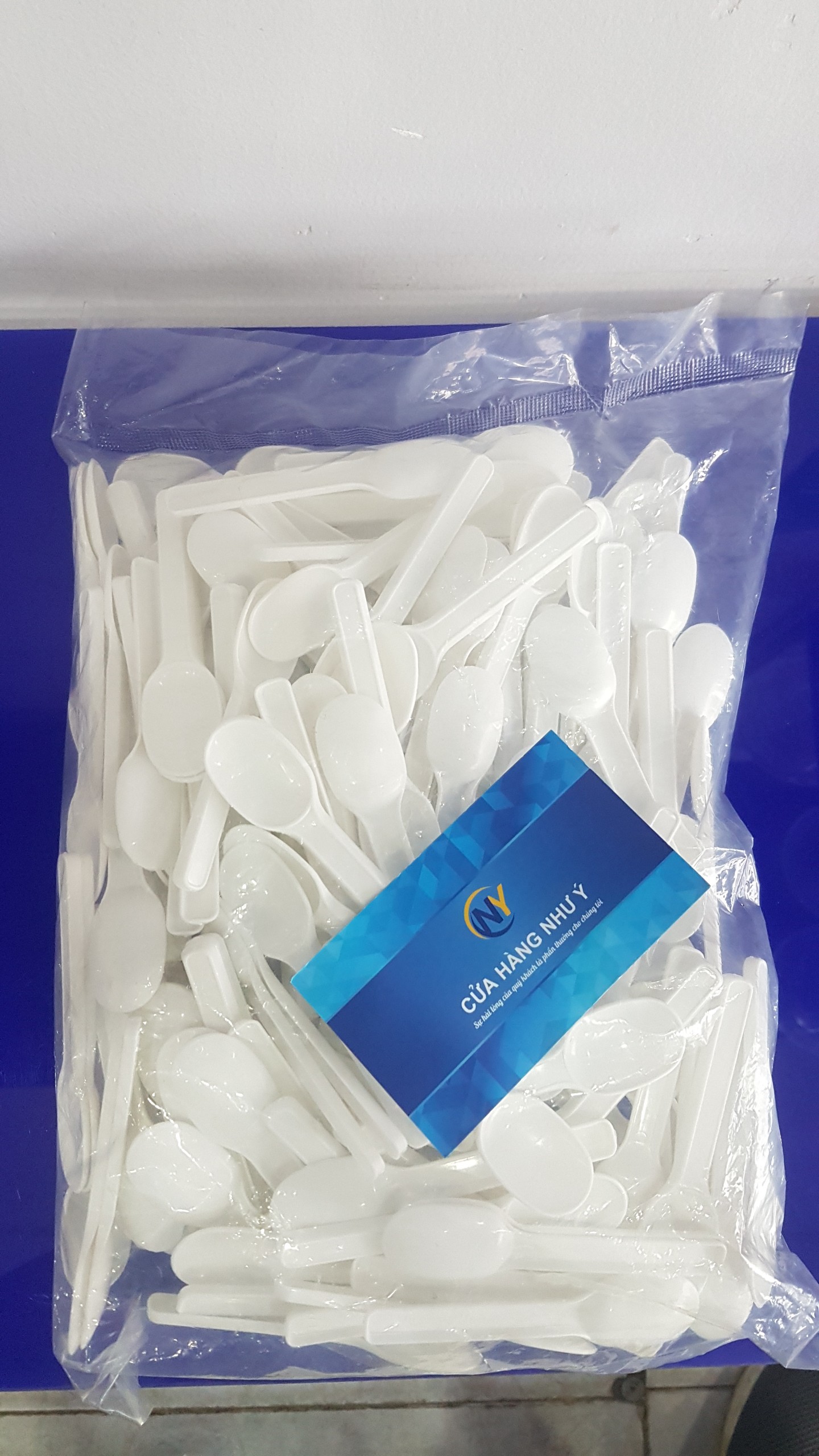 Muỗng nhựa Yogurt Thuận Lợi ( Tuyệt đối không sử dụng nhựa tái chế )