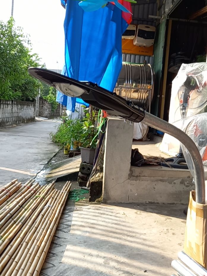 Cần cột đèn đường ,đèn hình lá phi 48,cần đèn có đai ốp phi 48x1,5m ngoài trời