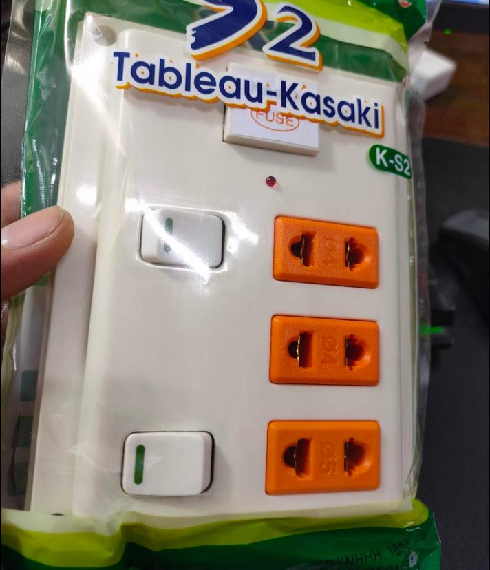 Bảng điện(Taplo) KASAKI S2 -  2 công tắc, 3  lỗ cắm+1 cầu chì