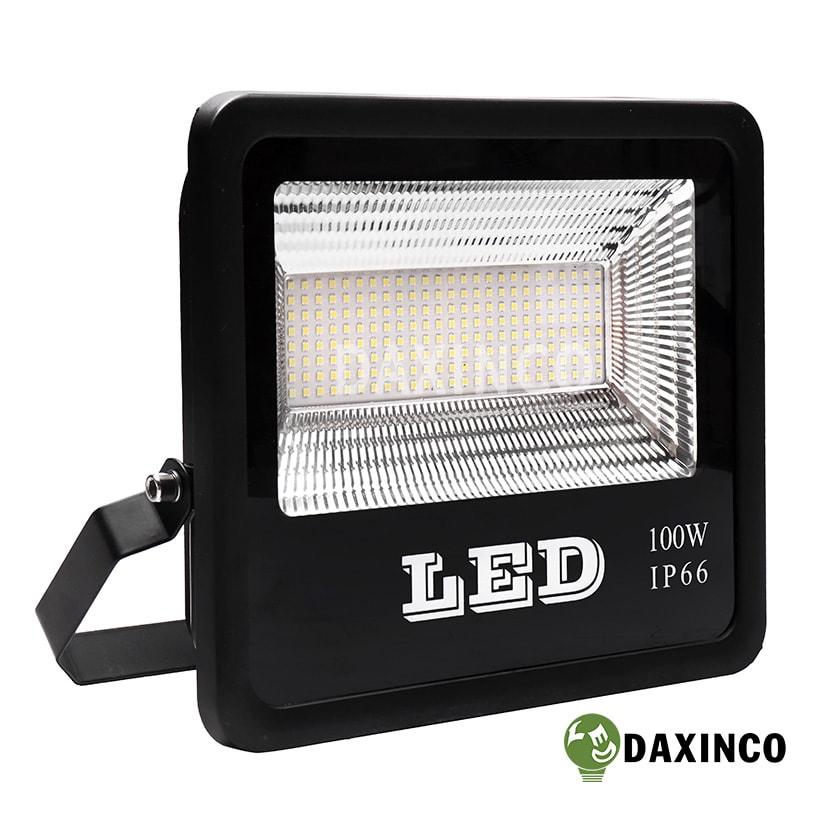 Đèn pha led 150W SMD Daxinco cho sân bóng đá