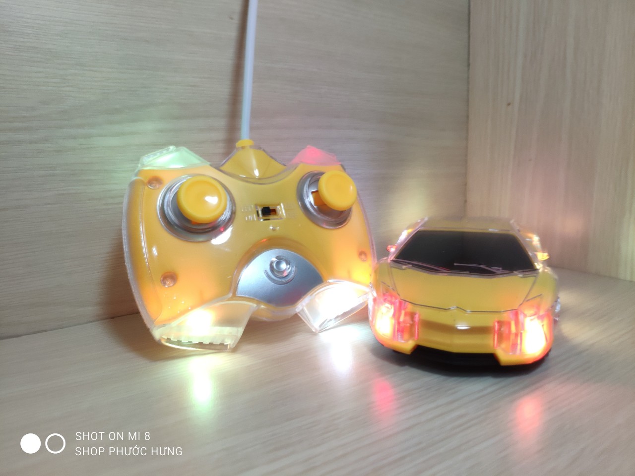 XE HƠI SPEED ĐIỀU KHIỂN TỪ XA LED 3D 1:24 - tặng 5 viên bin gắn vào xe (XJ614C)