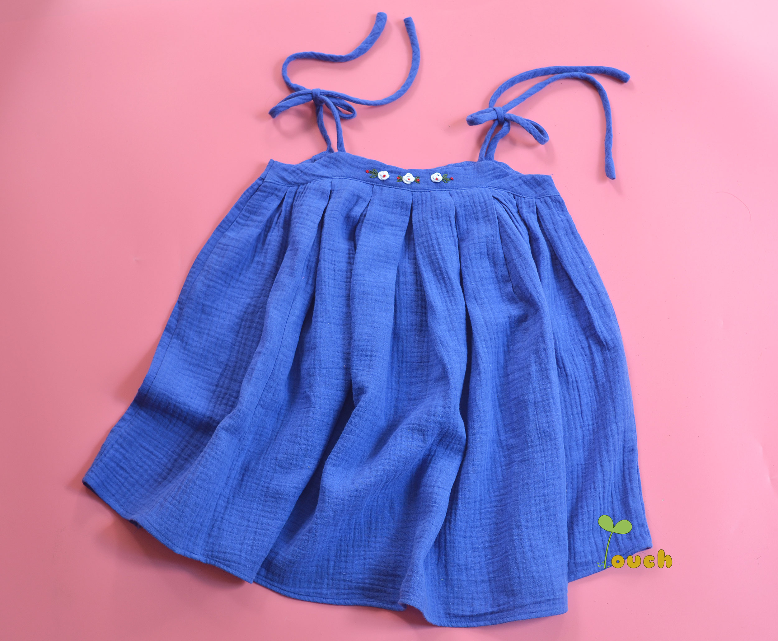 Đầm xô muslin hai dây thêu hoa hai màu Touch