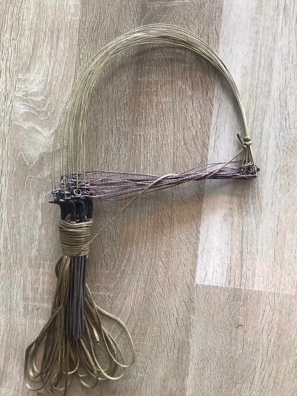 1 bộ giò Đá bẫy gà Rừng 20 chân cắm bằng thép cáp inox se 4 siêu nhạy với khoen đồng, liên kết bằng dù sáp siêu bền