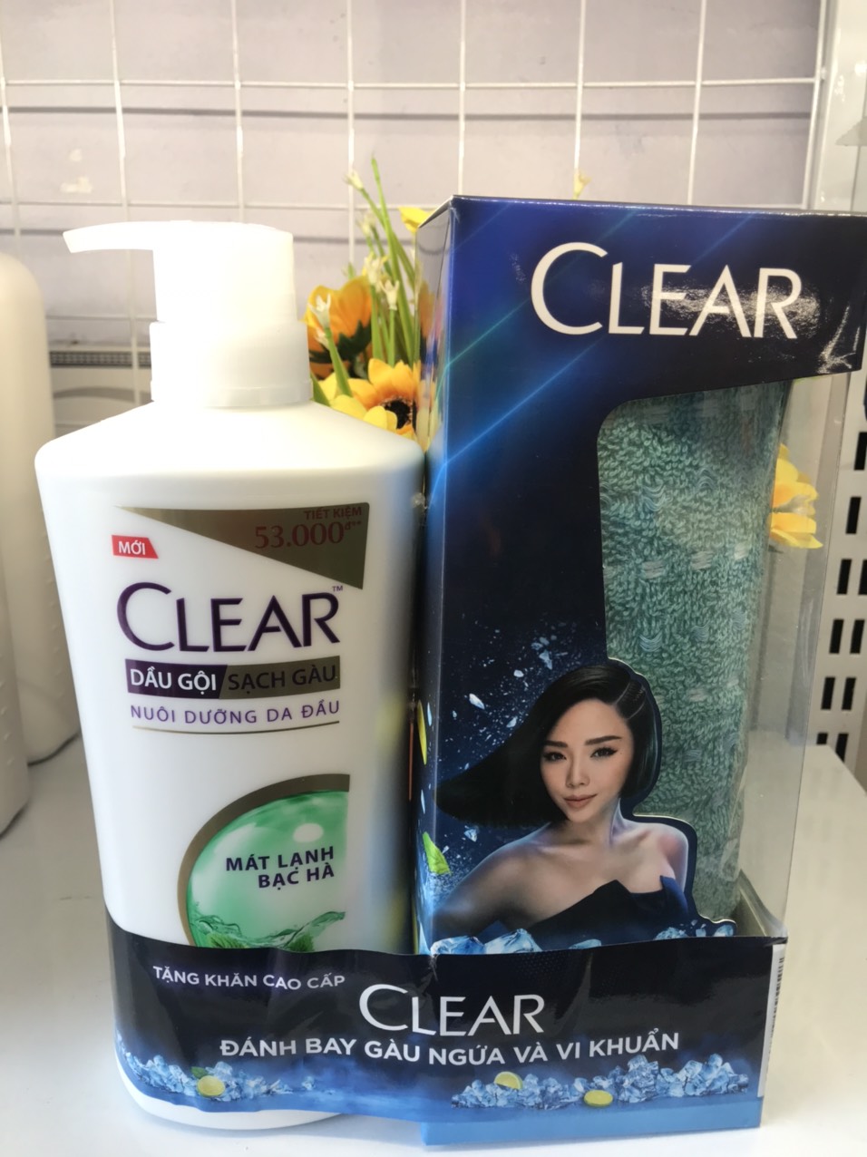 Dầu gội sạch gàu Clear mát lạnh bạc hà 631ml tặng khăn tắm cao cấp