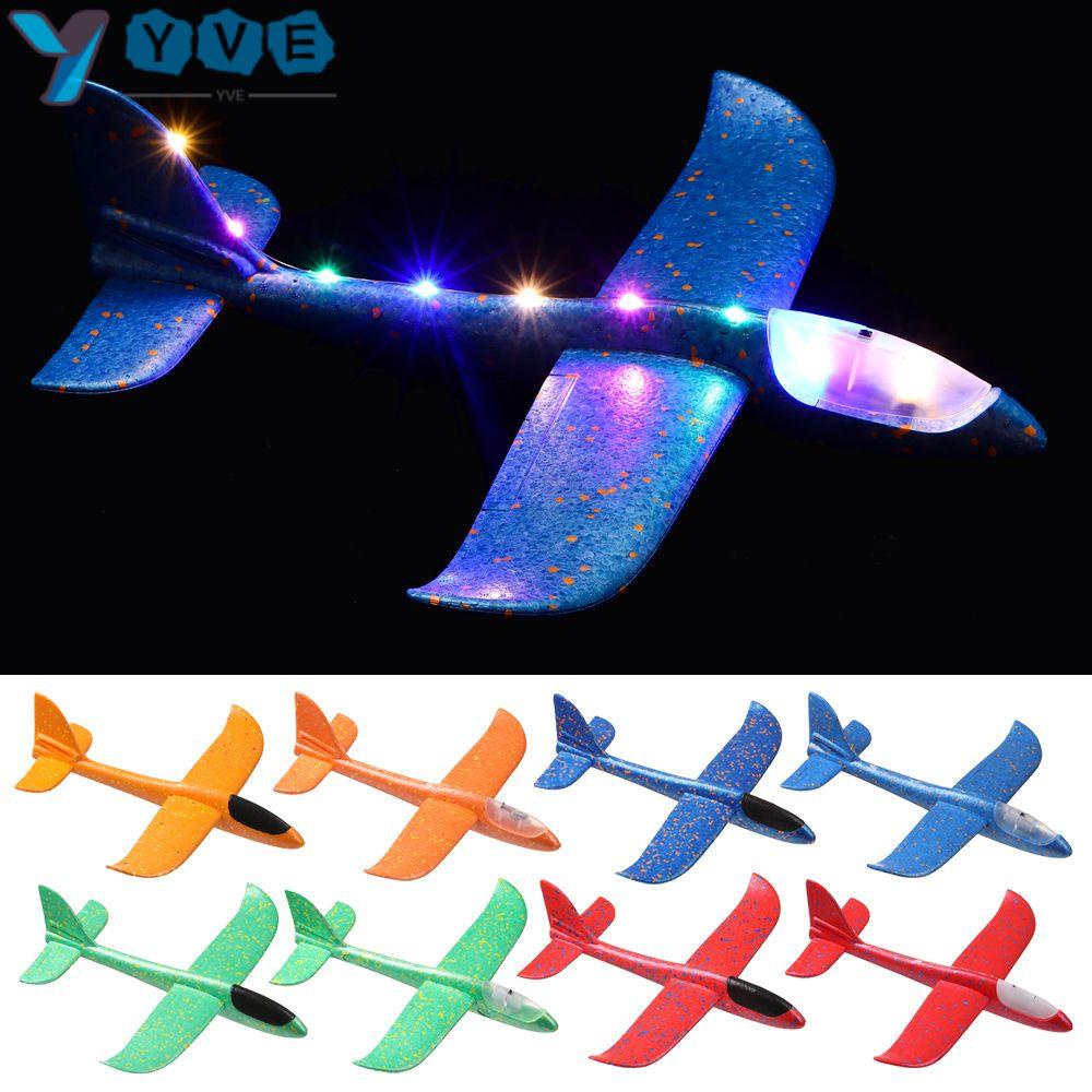 Mô hình máy bay xốp ném tay có đèn LED nhiều màu vui nhộn cho bé