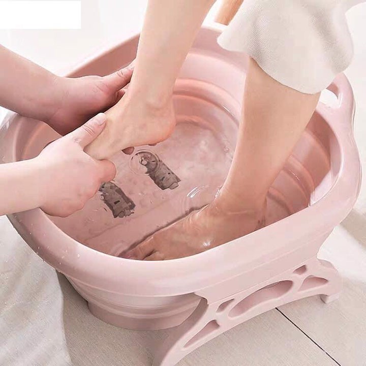 Chậu ngâm chân có 4 con lăn massage các huyệt đạo bàn chân giúp ngủ ngon sâu giấc, lưu thông máu đặc biệt thích hợp cho người già và người ngồi nhiều ít vận động - Bồn ngân châm mát xa cao cấp chất nhựa dày đẹp siêu bền, có thể gấp gọn
