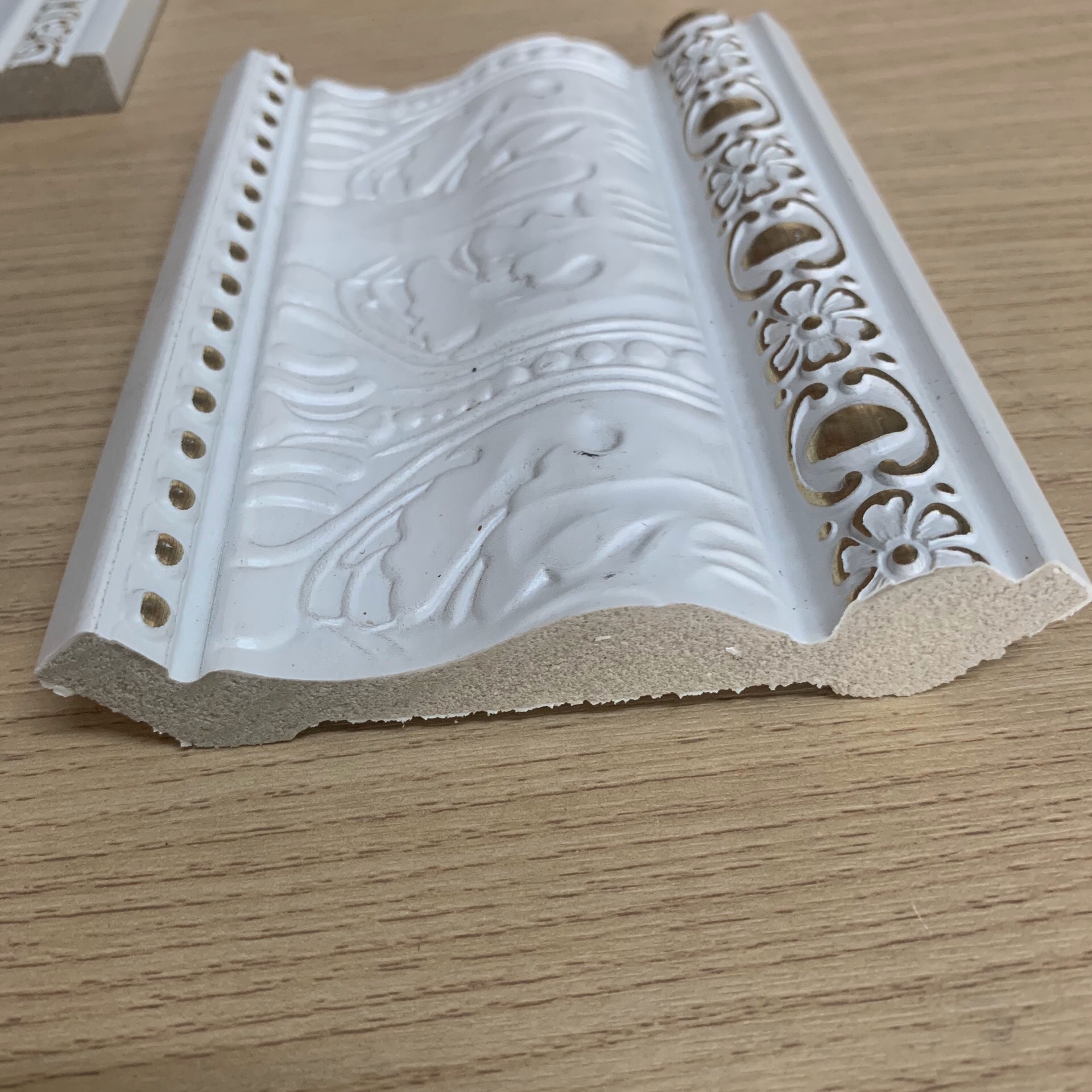 Phào chỉ cổ Trần