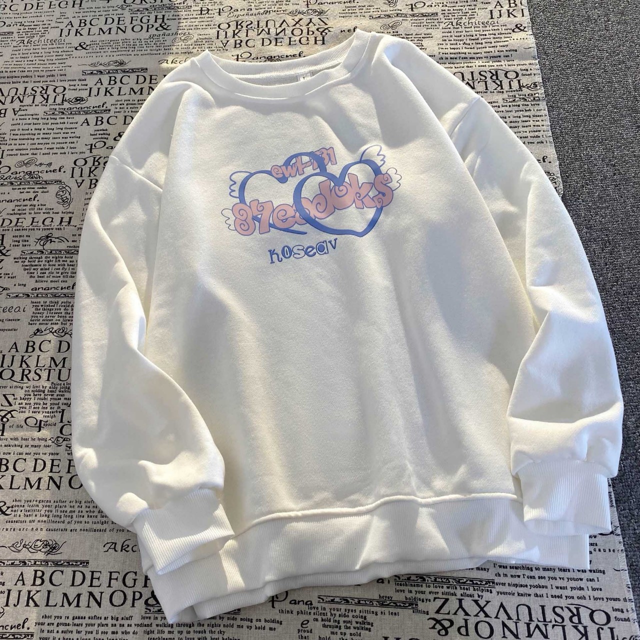 Áo sweater in hình 2 trái tym koseav thích hợp cho các cặp đôi yêu nhau
