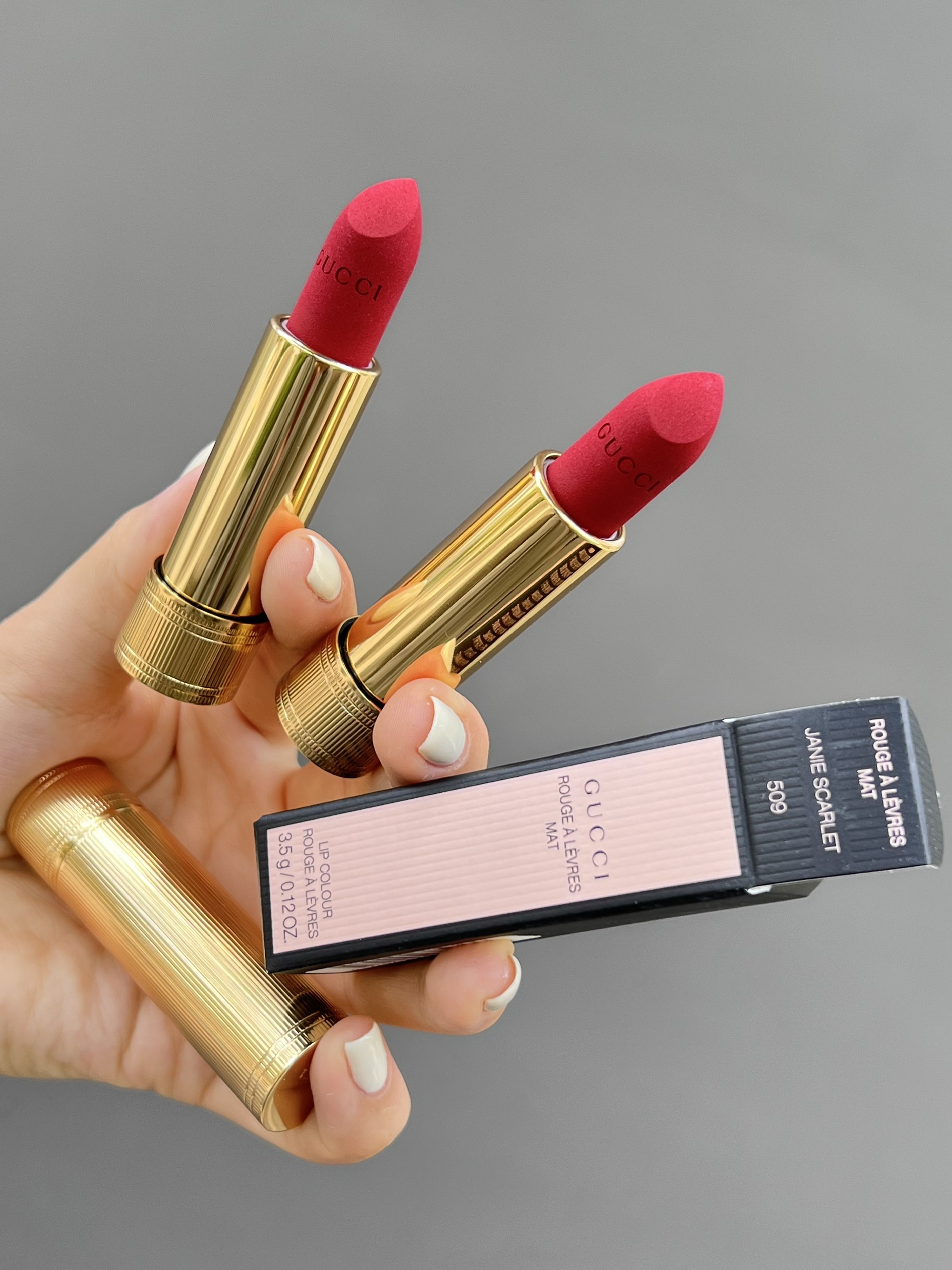Son Gucci Janie Scarlet 509 màu đỏ thuần