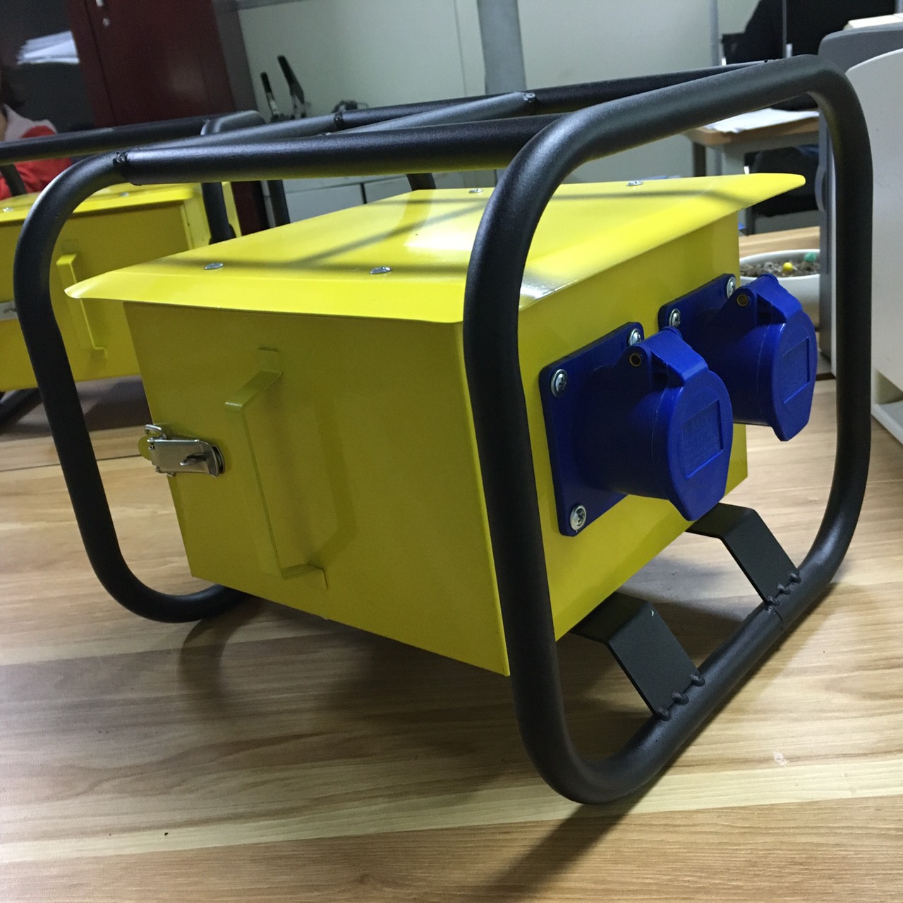 Hộp nguồn Thi Công 1P lắp điện