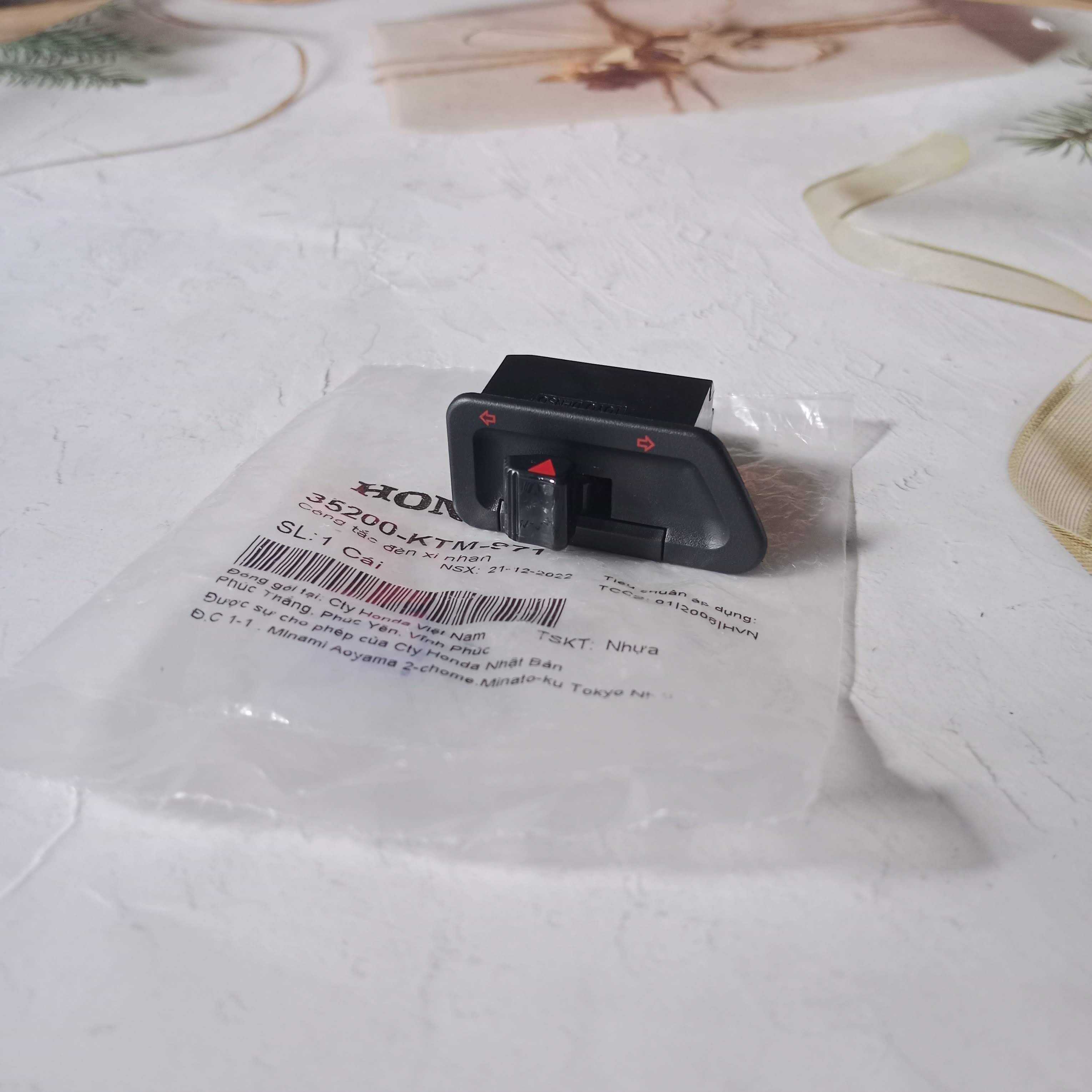 Nút xi nhan wave rs , wave s 100 , wave a 100 , attila zin honda / công tắc xi nhan wave rs