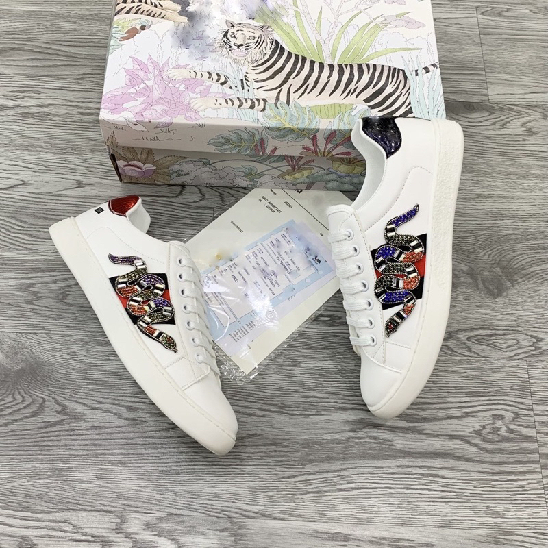 Giày thể thao sneaker da nam nữ thêu vạch xanh đỏ rắn đính đá gót vảy chữ cao cấp GS05P