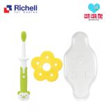 Bàn chải bước 2 Richell cho bé 8m+ RC93864