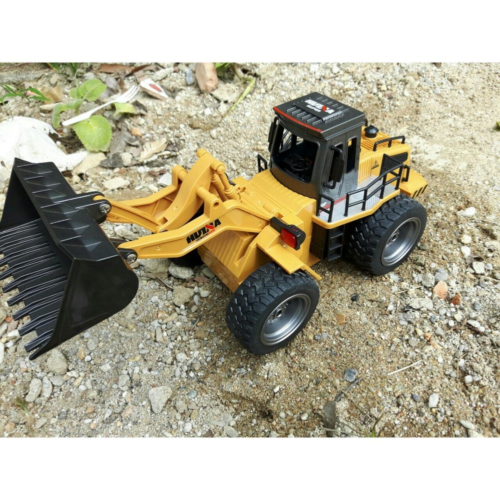 Máy ủi gầu sắt Huina520