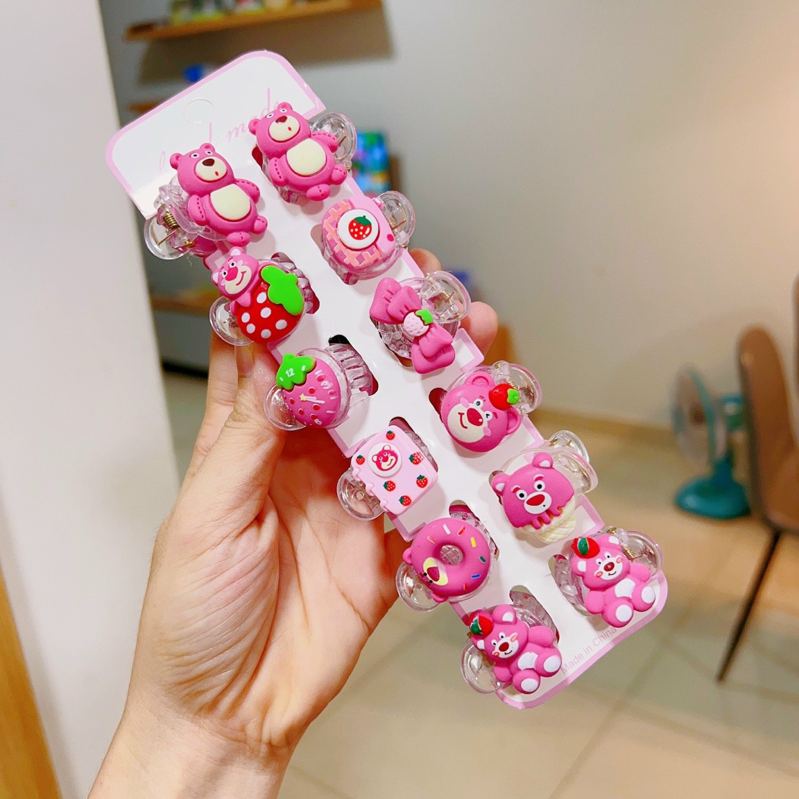 Kẹp tóc đỉnh đính icon gấu dâu hồng lotso - quà noel