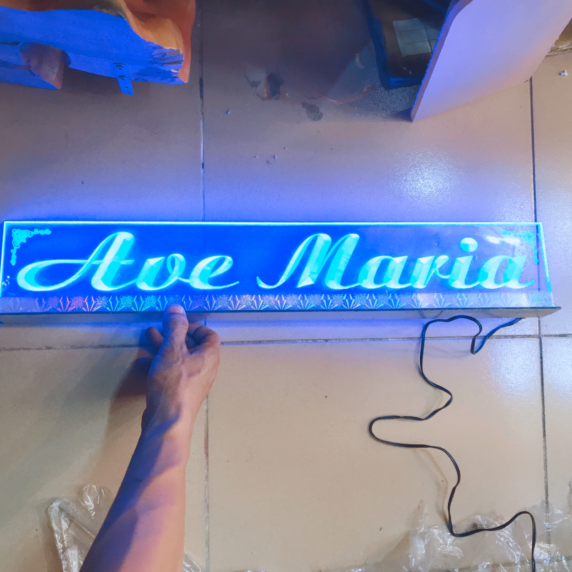 CHỮ MICA 7 mầu 60cm