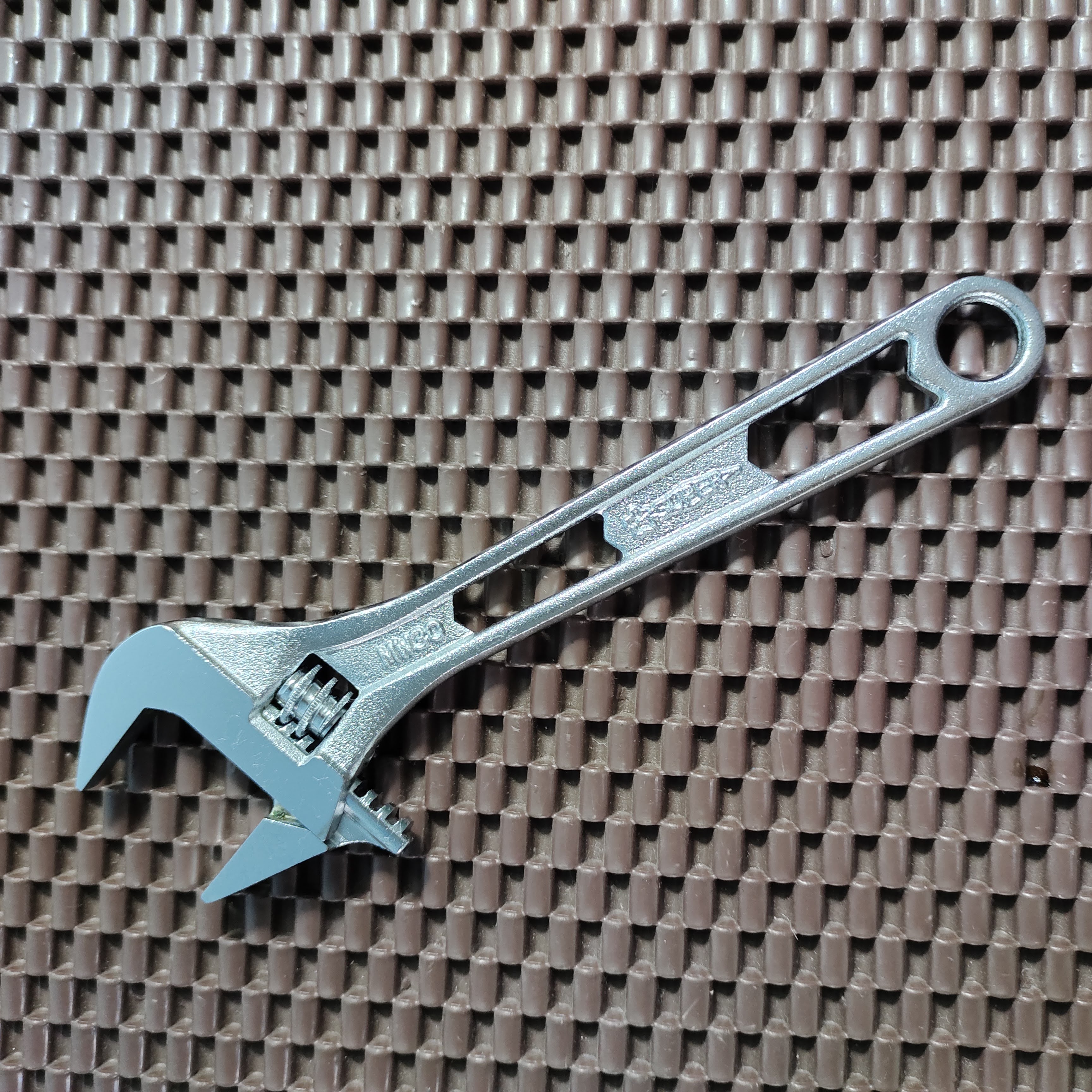 Mỏ lết supertool mwm30 nhật bản