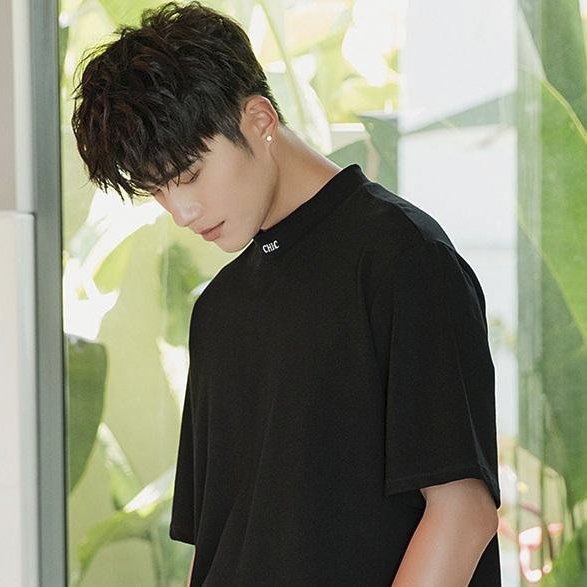 Áo thun cổ cao nam chic-đen - lay unisex