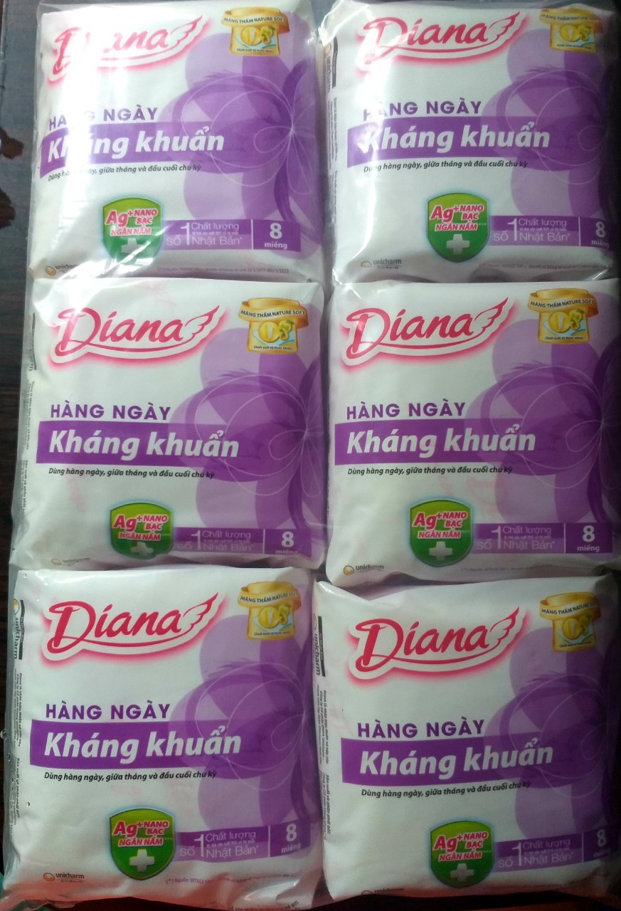 {MIẾNG NHỎ}-COMBO 6 GÓI BĂNG VỆ SINH HÀNG NGÀY DIANA KHÁNG KHUẨN 8 MIẾNG DÀI 15CM (DÙNG NGÀY ĐẦU VÀ NGÀY CUỐI CHU KỲ)