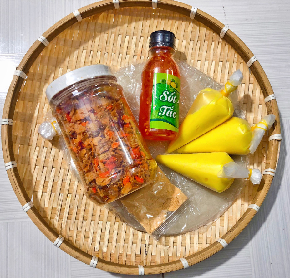 Bánh tráng 250gr + 200gr ruốc hành phi + 150ml sốt tắc siêu cay
