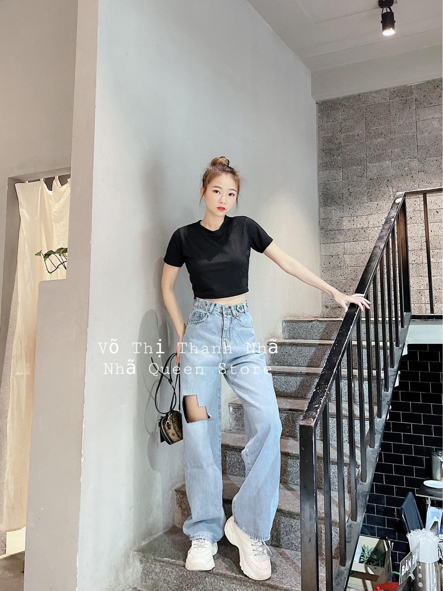 Set Baggy Jeans Đai Nút Rách Ô + Crop Cổ Tròn
