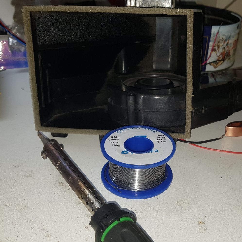 Hộp hút khói chì hàn 12-24V tự chế.