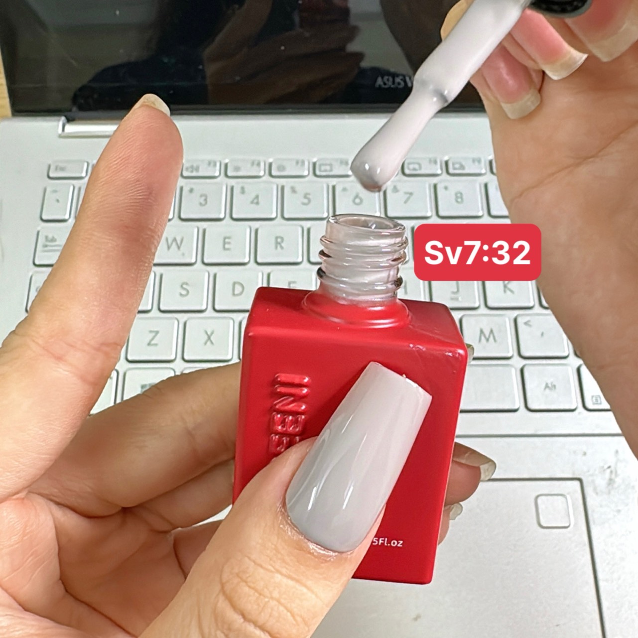 Sơn gel vendeeni mẫu chai đỏ ,chất sơn bóng mướt - mini nails