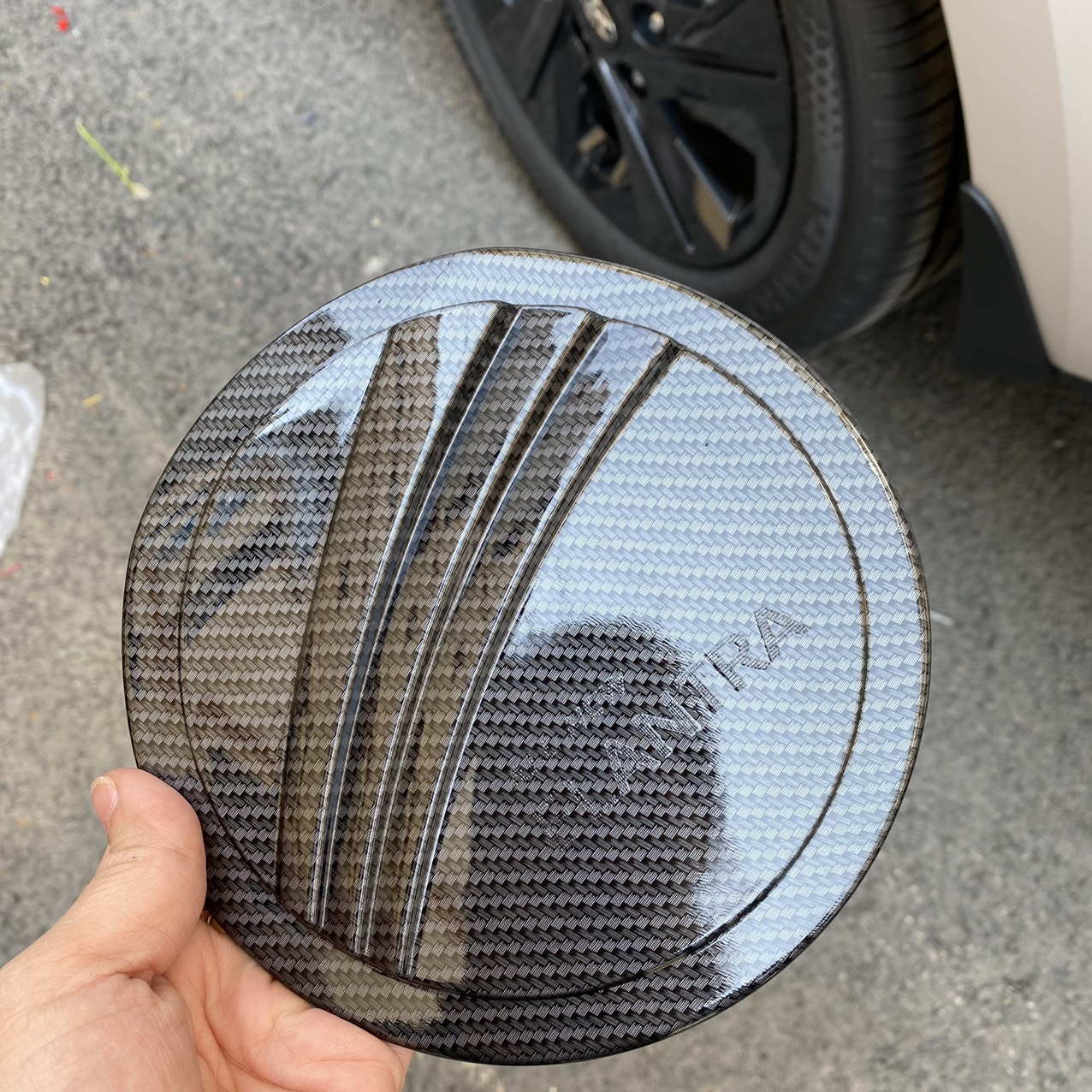 Ốp nắp xăng xe Elantra 2016 đến 2021 -Mạ Crom/carbon ,Có Sẵn Keo 2 Mặt Dán Siêu Chắc, Dễ Dàng Lắp Đặt, Phụ Kiện Trang Trí Ngoại Thất Xe Sang Trọng Hơn
