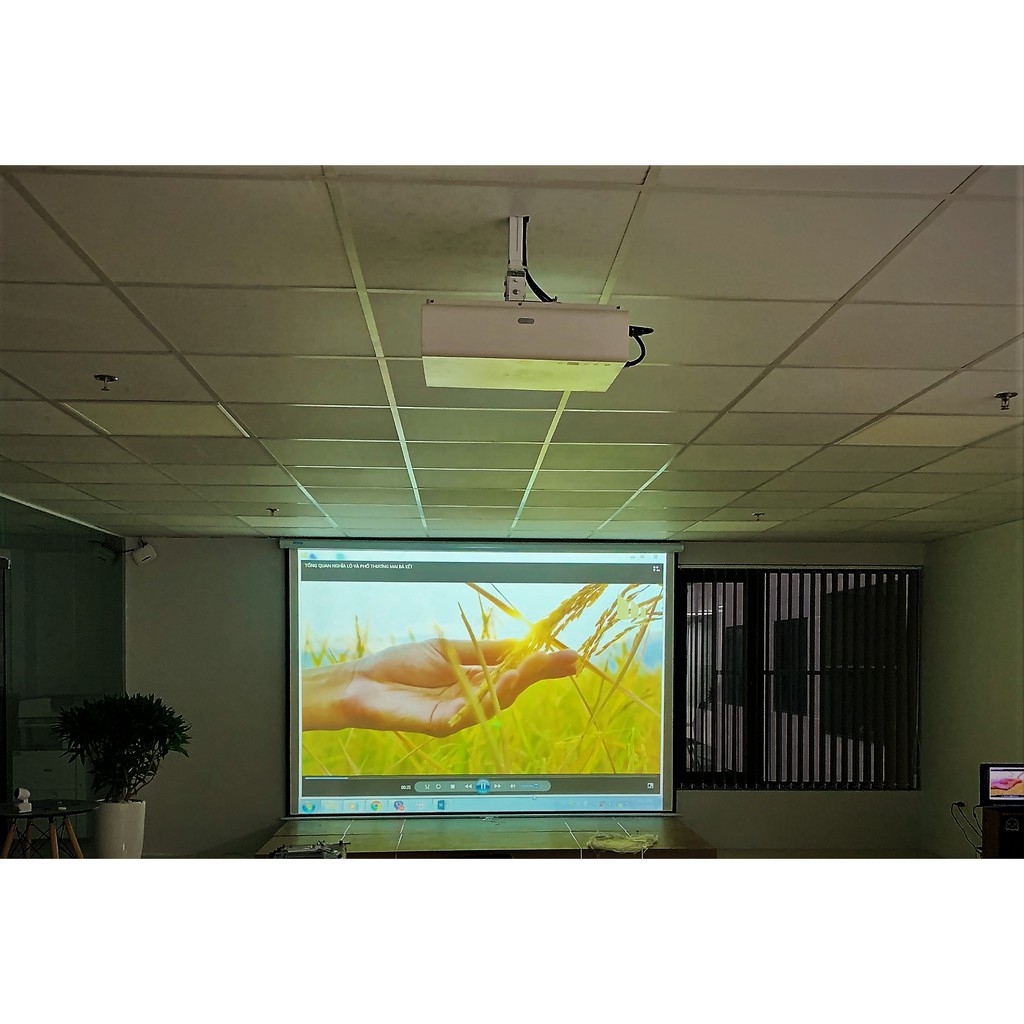Màn chiếu treo tường kéo tay 170 inch