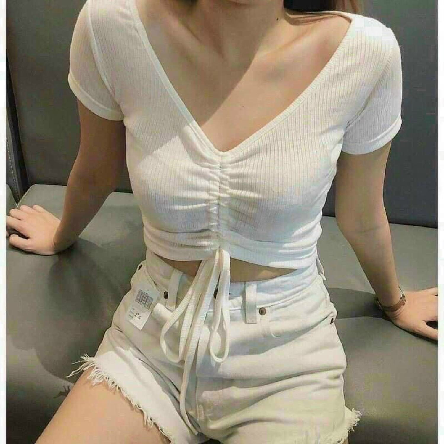 Áo croptop thun gân cổ tim, rút dây trước 2 màu