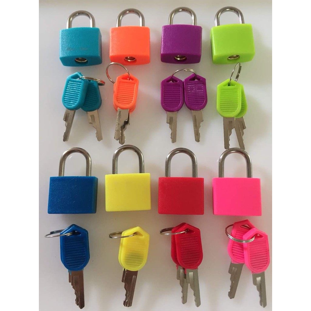 Bộ 8 khóa màu kèm chìa