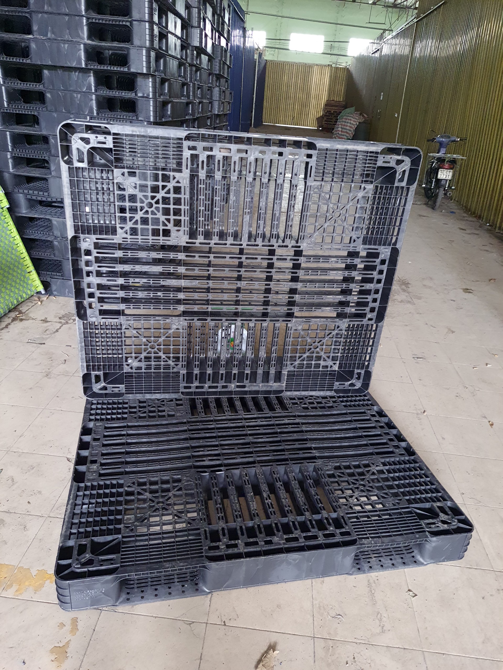 Pallet nhựa cũ 1300x1100x130mm