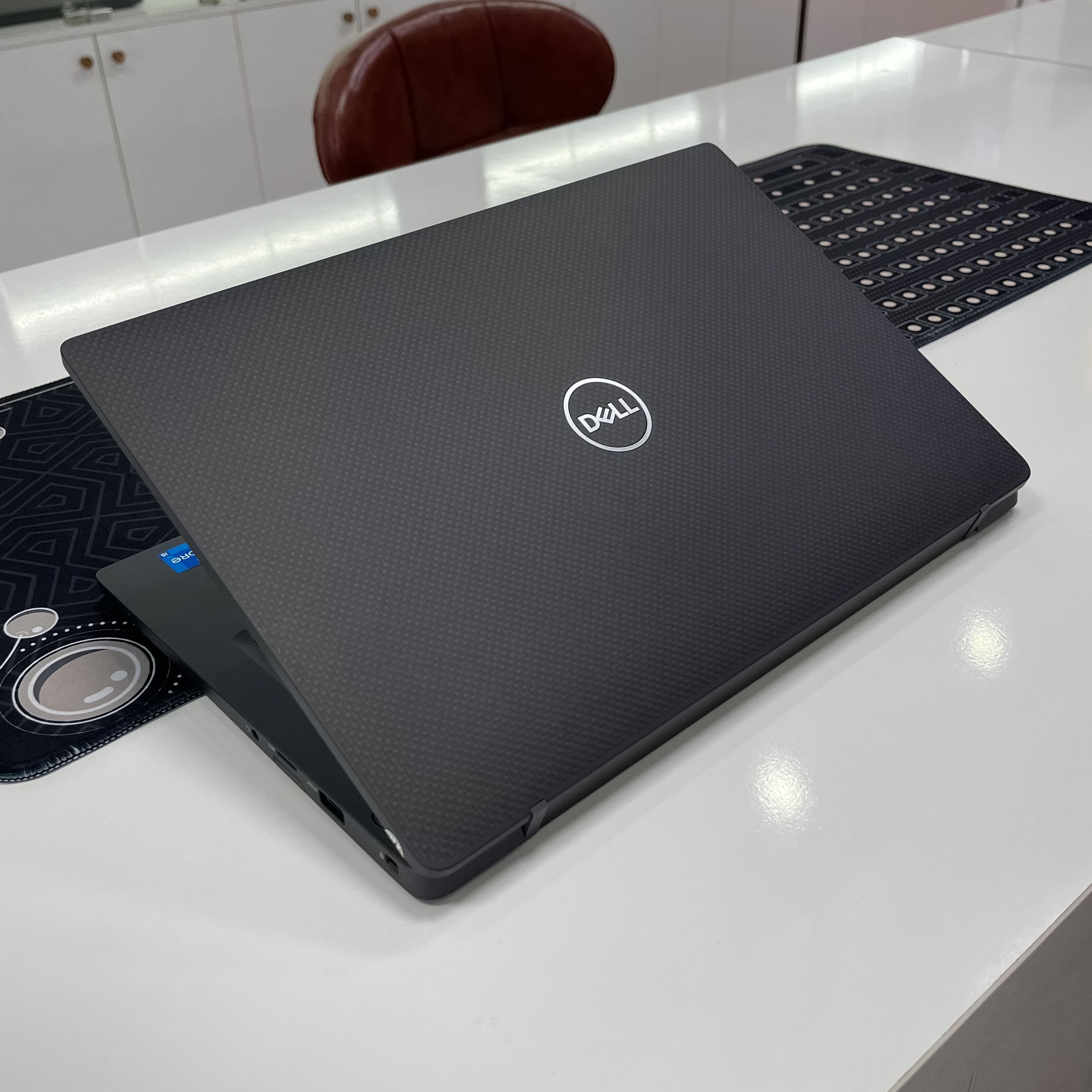 Laptop Dell Latitude 7400 Carbon Core i7 nhập khẩu US likenew 99% BH 1 năm / Core i7 8665U, Ram 16Gb, SSD Mvme 512Gb, 14'' IPS FHD.