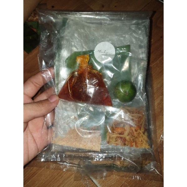 Bánh tráng chấm sate ớt rim