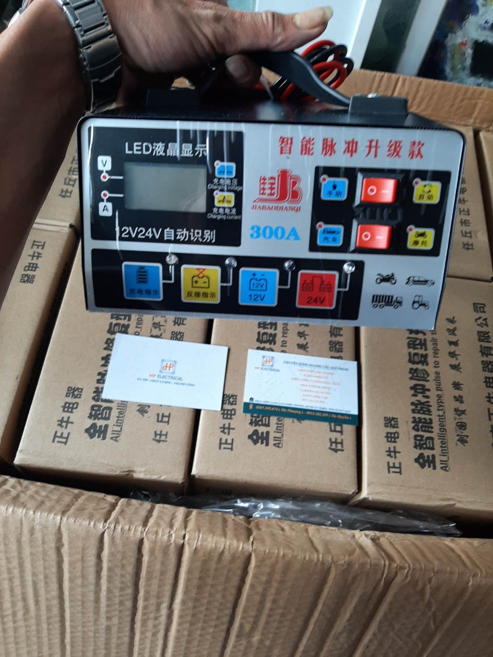 Siêu sạc ắc quy tự động 12V/24V có khử SUNFAT - Phục hồi ắc quy - Siêu sạc ắc quy thông minh 200AH - HP Electrical