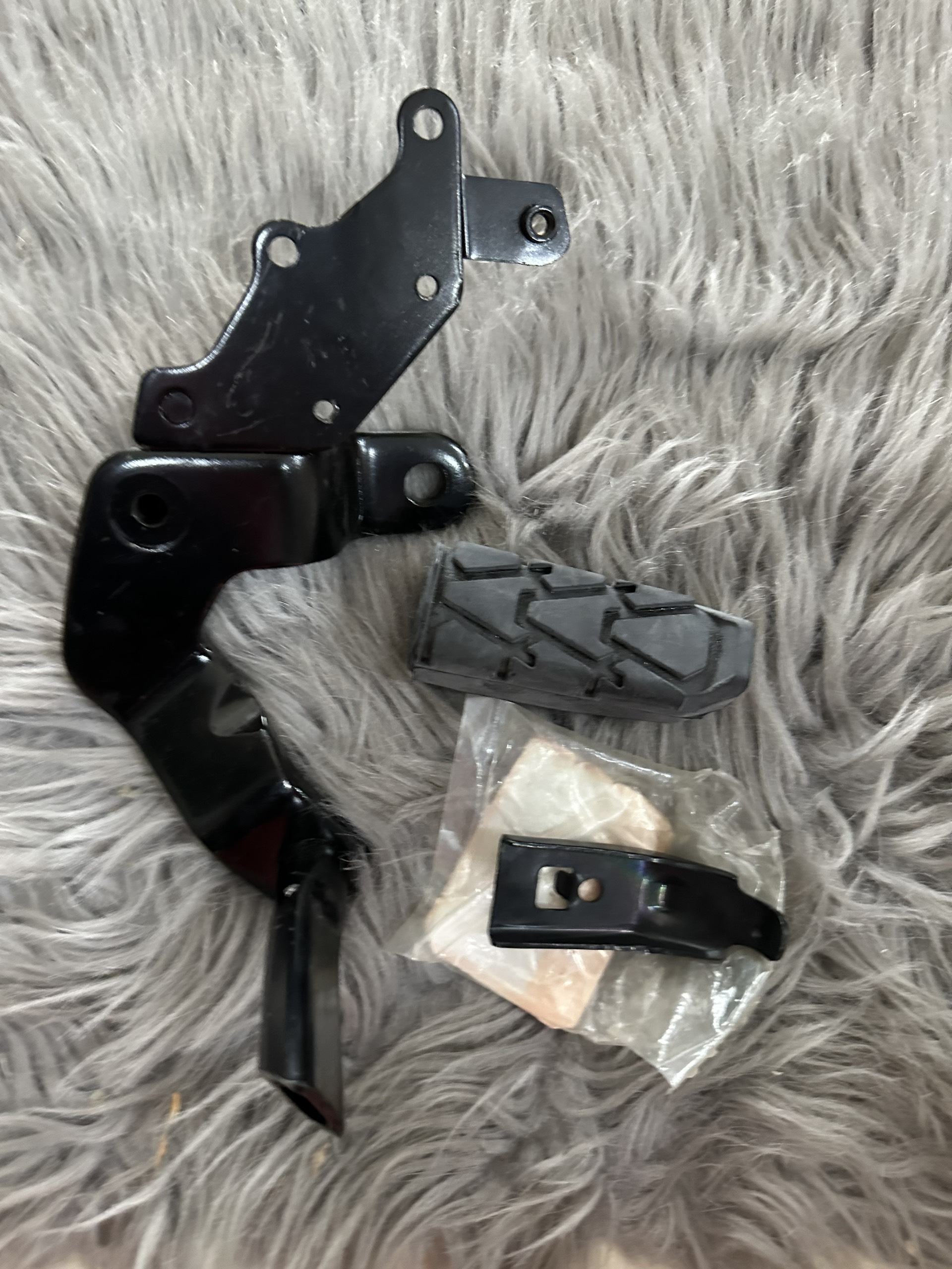 Gác chân trước bên phải sonic 150r /winner/gtr honda