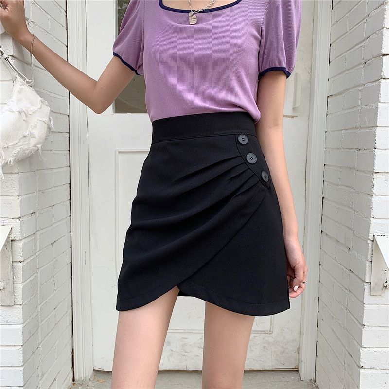 Chân váy nhún ngắn đính cúc có quần trong