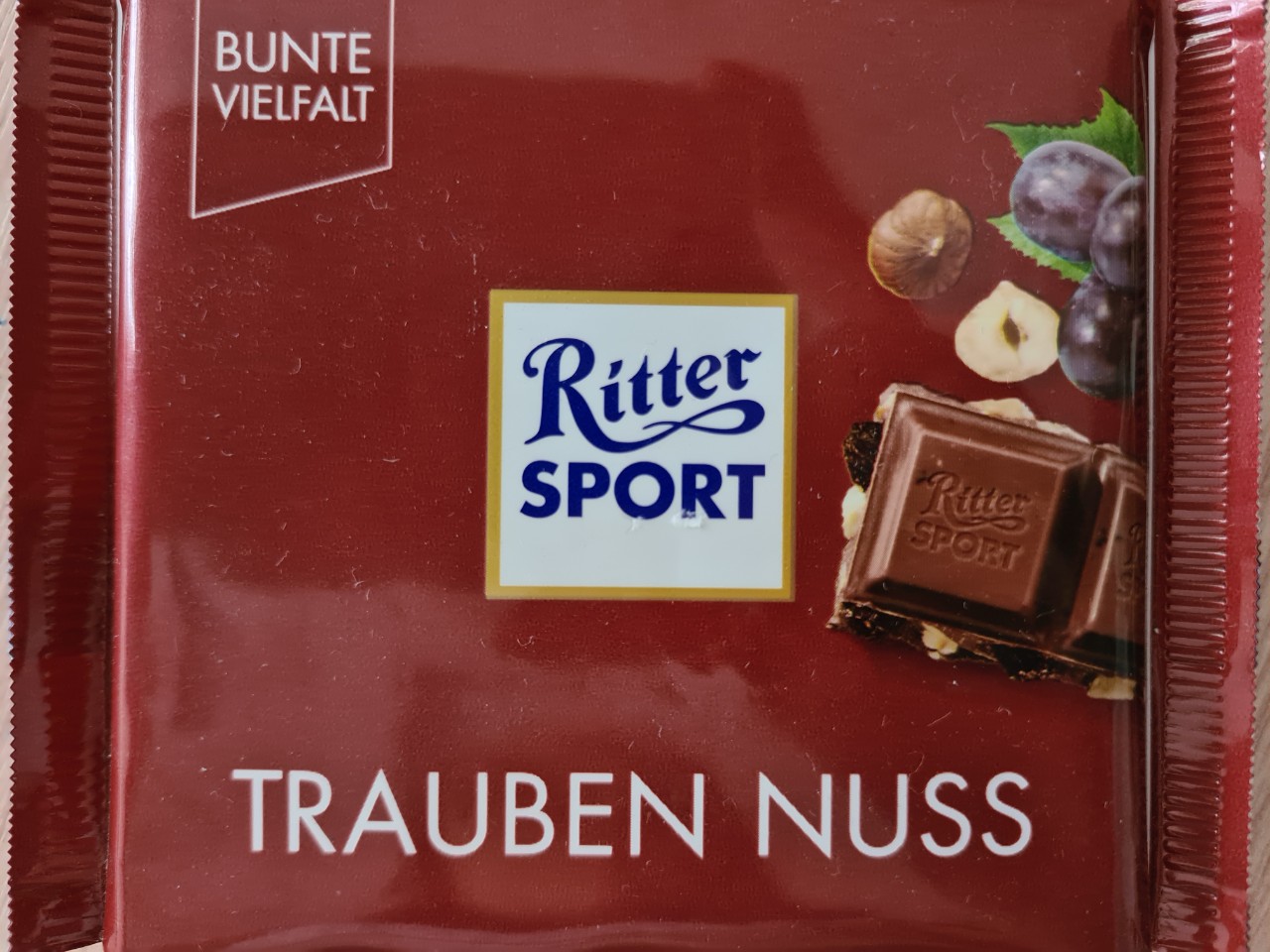 Socola Ritter Sport Nho khô hạt dẻ 100gr