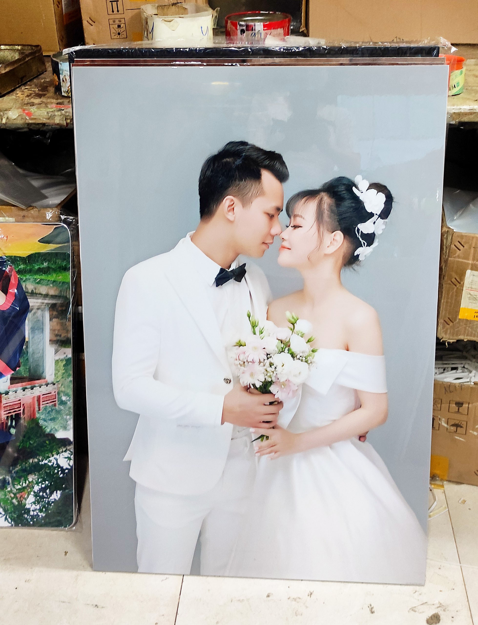 Ảnh ép gỗ kích thước 60x90cm tặng kèm móc treo tường.
