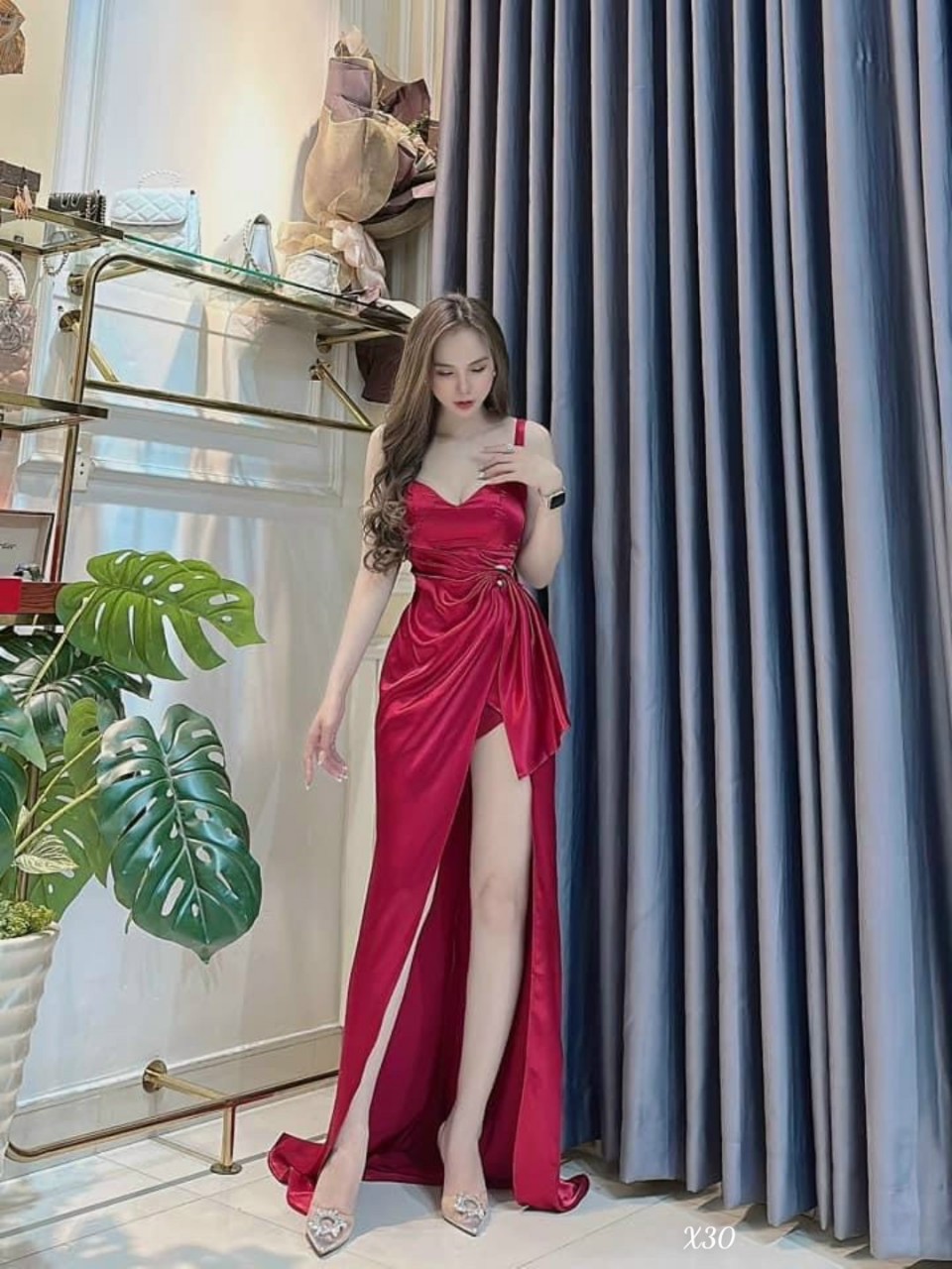 Đầm tuyết nhung cực sang trọng up