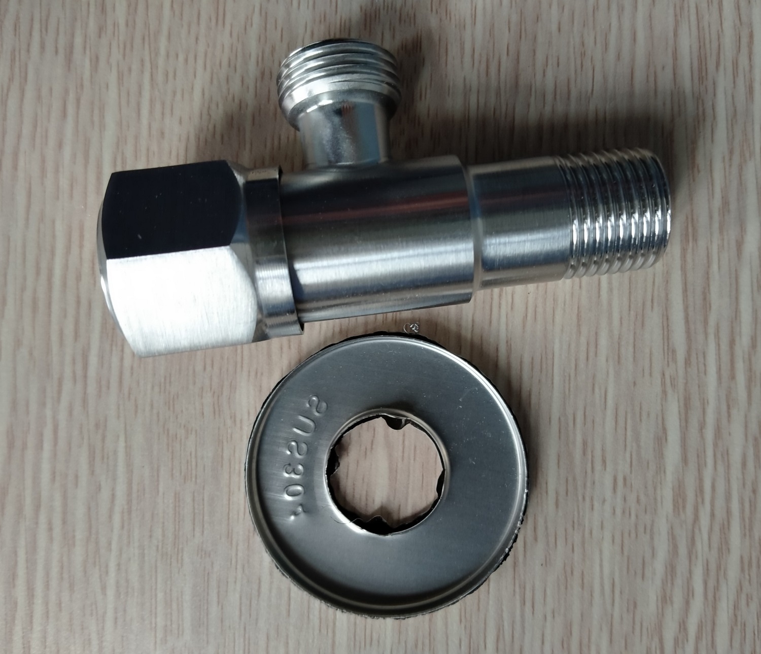 Van tê chia 2 ngã 304 van tê chia 1 ngã 304 van tê bồn cầu chia nước hang vệ sinh van t van f