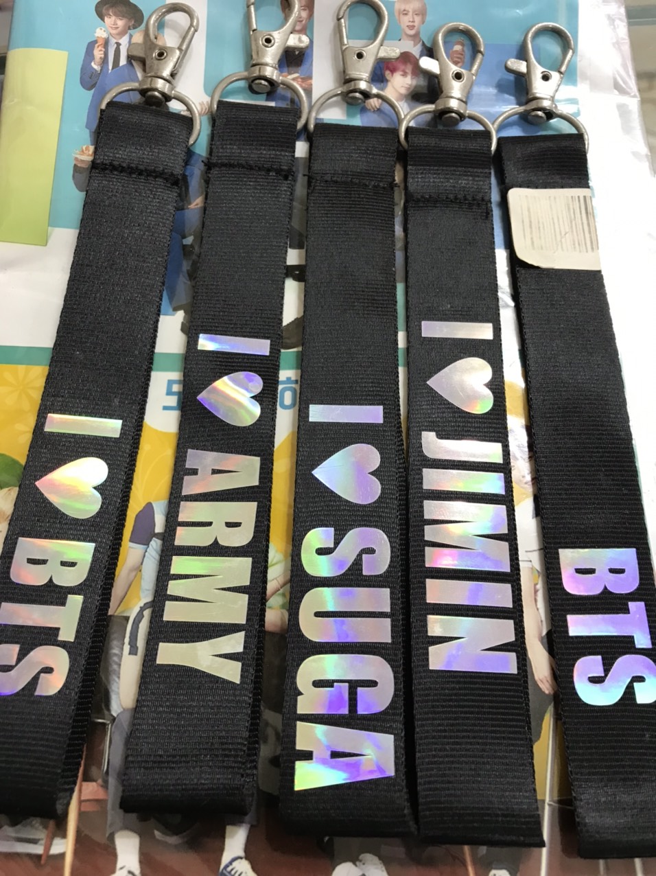 Dây strap bts - móc khóa điện thoại, móc cặp, balo army màu đen, màu bạc