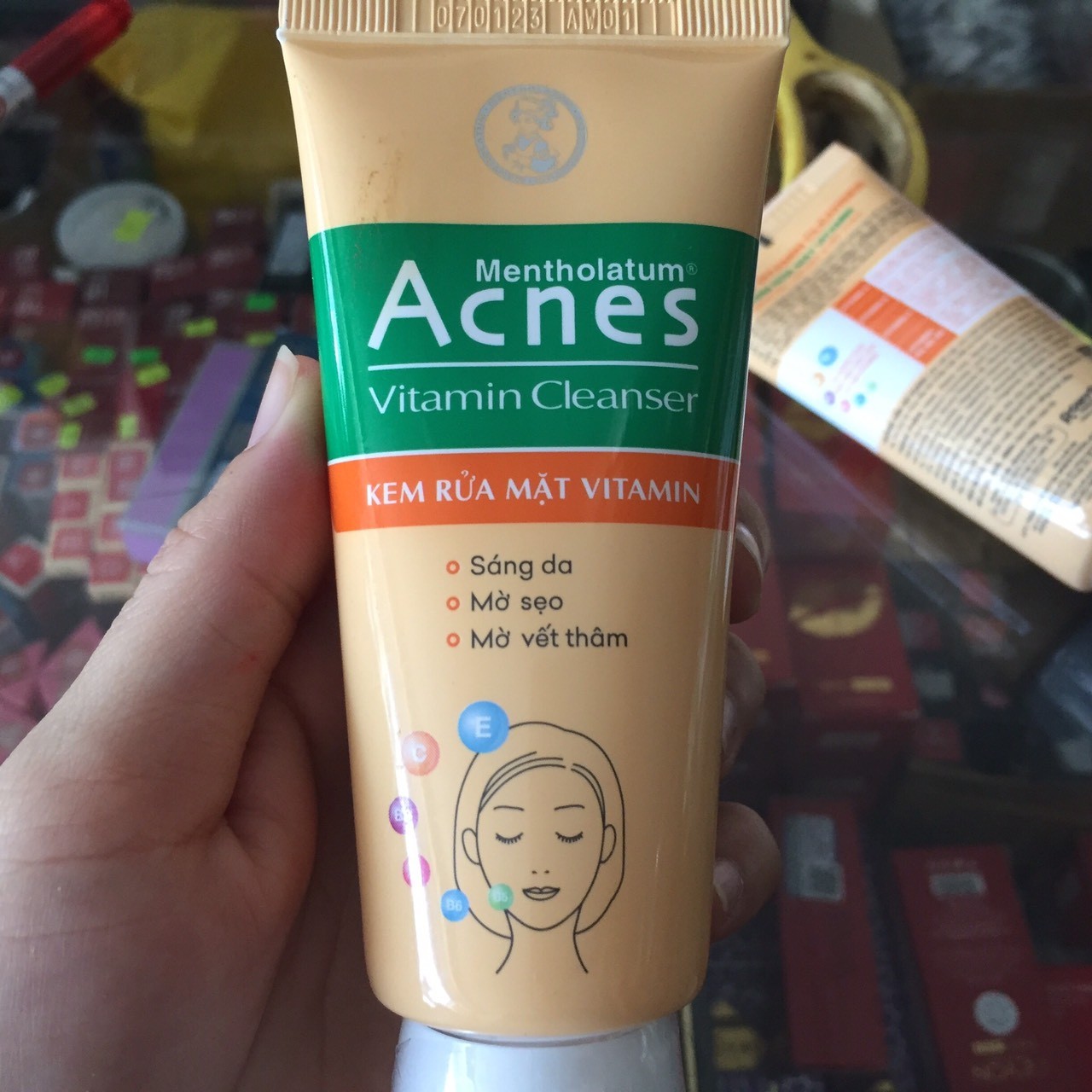 Acnes Vitamin Cleanser Kem rửa mặt Vitamin 50G